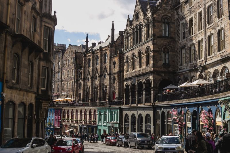 Victoria Street in Edinburgh auf eigene Faust erleben