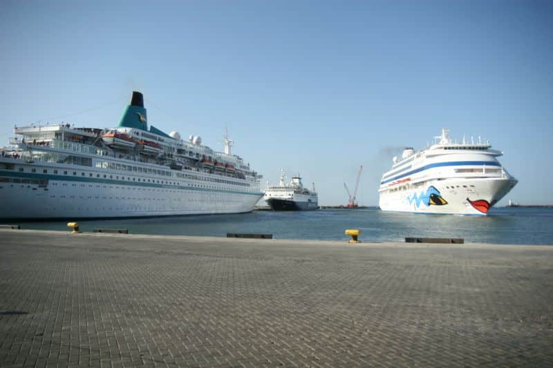 Viel Betrieb im Hafen von Praia (Santiago)