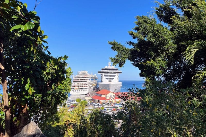 Blick von Fort George auf das Grenada Cruise Terminal