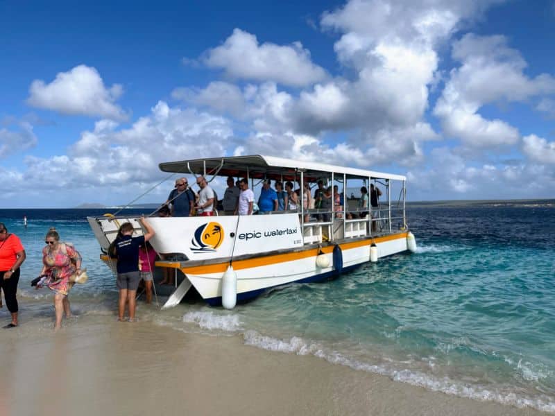 Wassertaxi am No Name Beach in Klein Bonaire