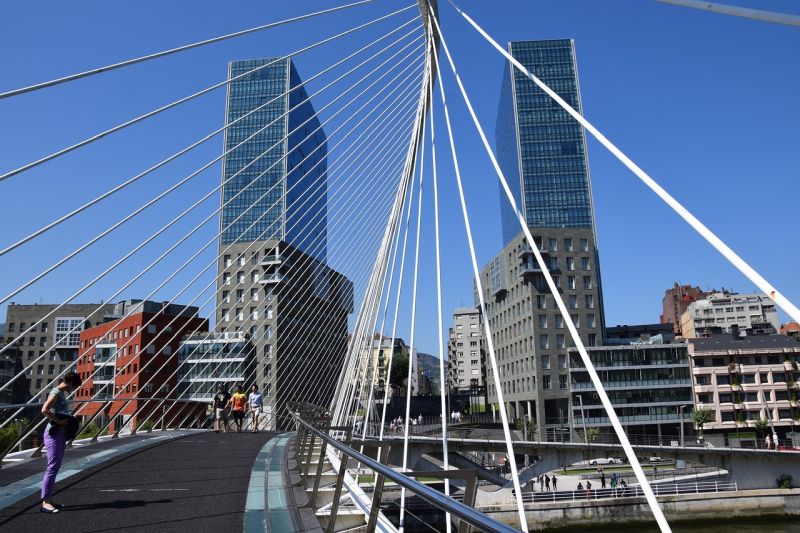 Zubizuri-Brücke in Bilbao