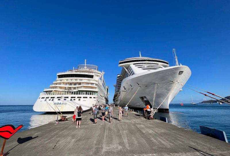 Zwei Kreuzfahrtschiffe in Grenada